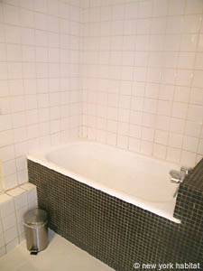 Paris 2 Bedroom apartment - bathroom 1 (PA-2786) photo 4 of 4