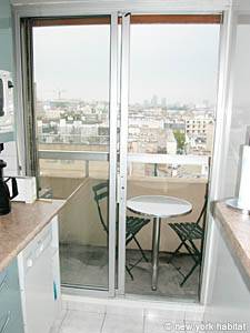Paris Studio apartment kitchen photo 9