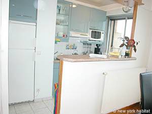 Paris Studio apartment kitchen photo 18