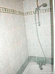 Paris Studio apartment bathroom photo 47