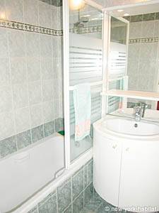 Paris Studio apartment bathroom photo 48