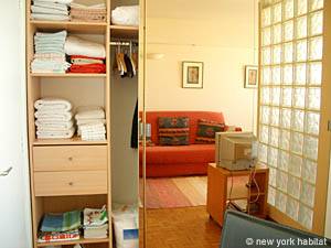 Paris Studio apartment living room photo 52