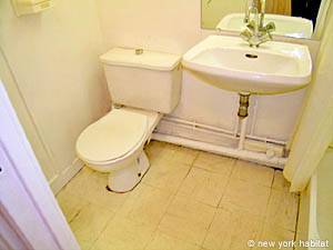 Paris Studio accommodation - bathroom (PA-2792) photo 3 of 4