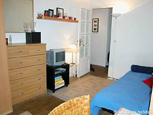 Paris Studio apartment living room photo 24