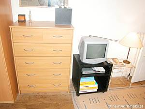 Paris Studio apartment living room photo 25
