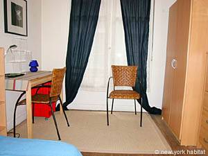Paris Studio apartment living room photo 26