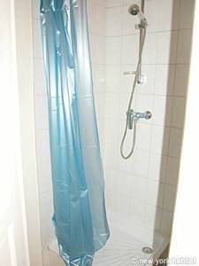 Paris Studio apartment bathroom photo 31