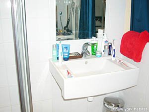 Paris 1 Bedroom apartment - bathroom (PA-2825) photo 3 of 4