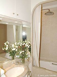 Paris Studio accommodation - bathroom (PA-2833) photo 1 of 4