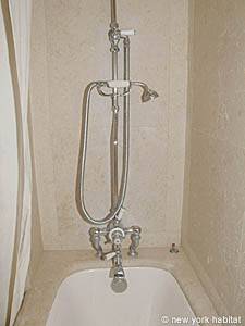 Paris Studio accommodation - bathroom (PA-2833) photo 2 of 4