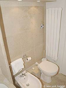 Paris Studio accommodation - bathroom (PA-2833) photo 4 of 4