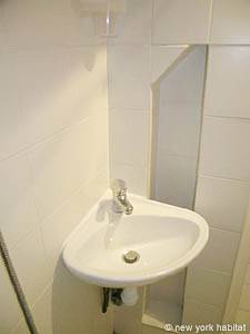 Paris Studio apartment - bathroom (PA-2865) photo 2 of 2
