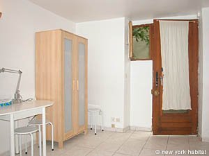 Paris Studio apartment living room photo 12