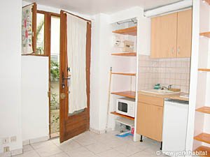 Paris Studio apartment living room photo 13