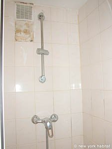 Paris Studio apartment bathroom photo 27