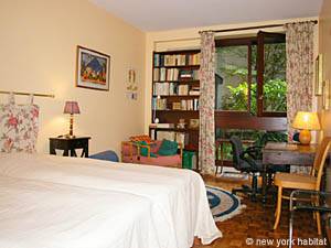 Paris 1 Bedroom accommodation - bedroom (PA-2894) photo 2 of 4
