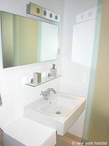 Paris 2 Bedroom apartment - bathroom 1 (PA-2913) photo 2 of 3