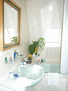 Paris Studio/T1 appartements location vacances - salle d'eau (PA-2918) photo 2 de 3