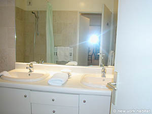 Paris 1 Bedroom accommodation - bathroom 1 (PA-2933) photo 3 of 3