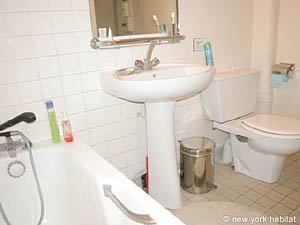 Paris Alcove Studio accommodation bathroom photo 6