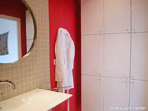 Paris 3 Bedroom apartment - bathroom 1 (PA-2941) photo 4 of 4