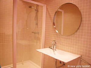 Paris 3 Bedroom apartment - bathroom 1 (PA-2941) photo 1 of 4
