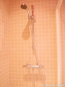 Paris 3 Bedroom apartment - bathroom 1 (PA-2941) photo 2 of 4