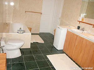 Paris 3 Bedroom apartment - bathroom 2 (PA-2941) photo 1 of 4