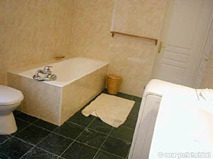 Paris 3 Bedroom apartment - bathroom 2 (PA-2941) photo 2 of 4
