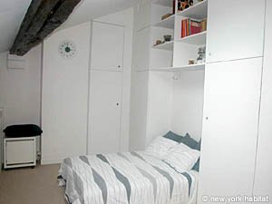 Paris T3 - Duplex appartement location vacances - chambre 2 (PA-2944) photo 4 sur 7 Paris T3 - Duplex appartement location vacances - chambre 2 (PA-2944) photo 4 sur 7