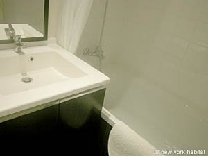 Paris 2 Zimmer wohnungsvermietung - badezimmer 1 (PA-2957) photo 1 von 3
