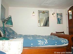 Paris Studio accommodation living room photo 16