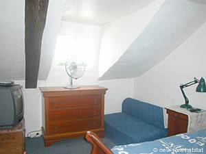 Paris Studio accommodation living room photo 17
