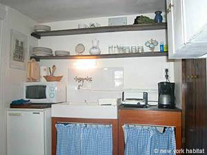Paris Studio accommodation kitchen photo 23