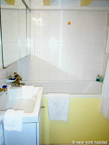 Paris Studio/T1 appartements location vacances - salle d'eau (PA-2964) photo 1 de 3