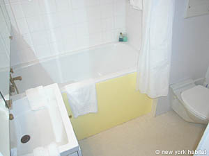 Paris Studio/T1 appartements location vacances - salle d'eau (PA-2964) photo 2 de 3