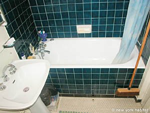Paris Studio accommodation - bathroom (PA-2997) photo 1 of 2