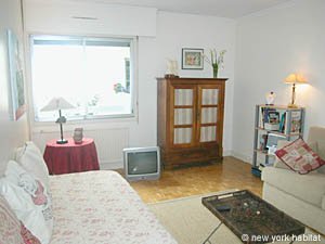 Paris Studio accommodation - living room (PA-2997) photo 4 of 9