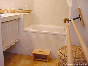 Paris 4 Bedroom - Duplex accommodation - bathroom 2 (PA-3003) photo 2 of 7