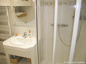 Paris 1 Bedroom apartment - bathroom (PA-3027) photo 2 of 4