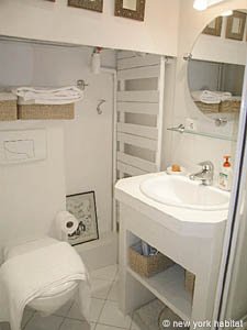Paris 1 Bedroom apartment - bathroom (PA-3027) photo 1 of 4