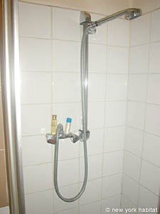 Paris Studio accommodation - bathroom (PA-3028) photo 4 of 4
