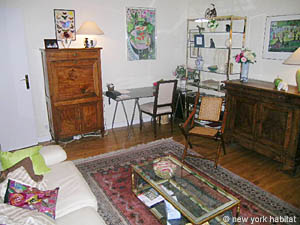 Paris 2 Bedrooms accommodation living room photo 17