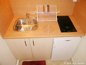 Paris Studio accommodation kitchen photo 14