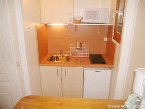Paris Studio accommodation kitchen photo 15