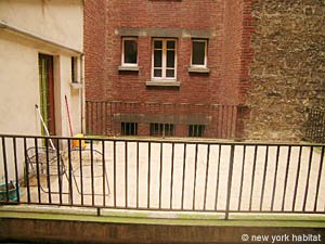Paris Studio accommodation living room photo 24