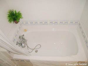 Paris 1 Bedroom accommodation - bathroom (PA-3061) photo 2 of 3