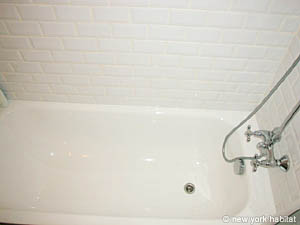 Paris 1 Bedroom apartment - bathroom 1 (PA-3063) photo 4 of 5