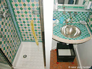 Paris 4 Bedroom accommodation - bathroom 1 (PA-3070) photo 3 of 3