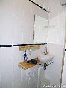 Paris Studio/T1 appartements location vacances - salle d'eau (PA-3089) photo 1 de 4